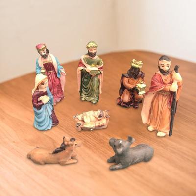 Traditional Nativity Scene Manger Figurines Set Jesus Statue Christmas Ornaments Resin Figures for Office Home Decoration