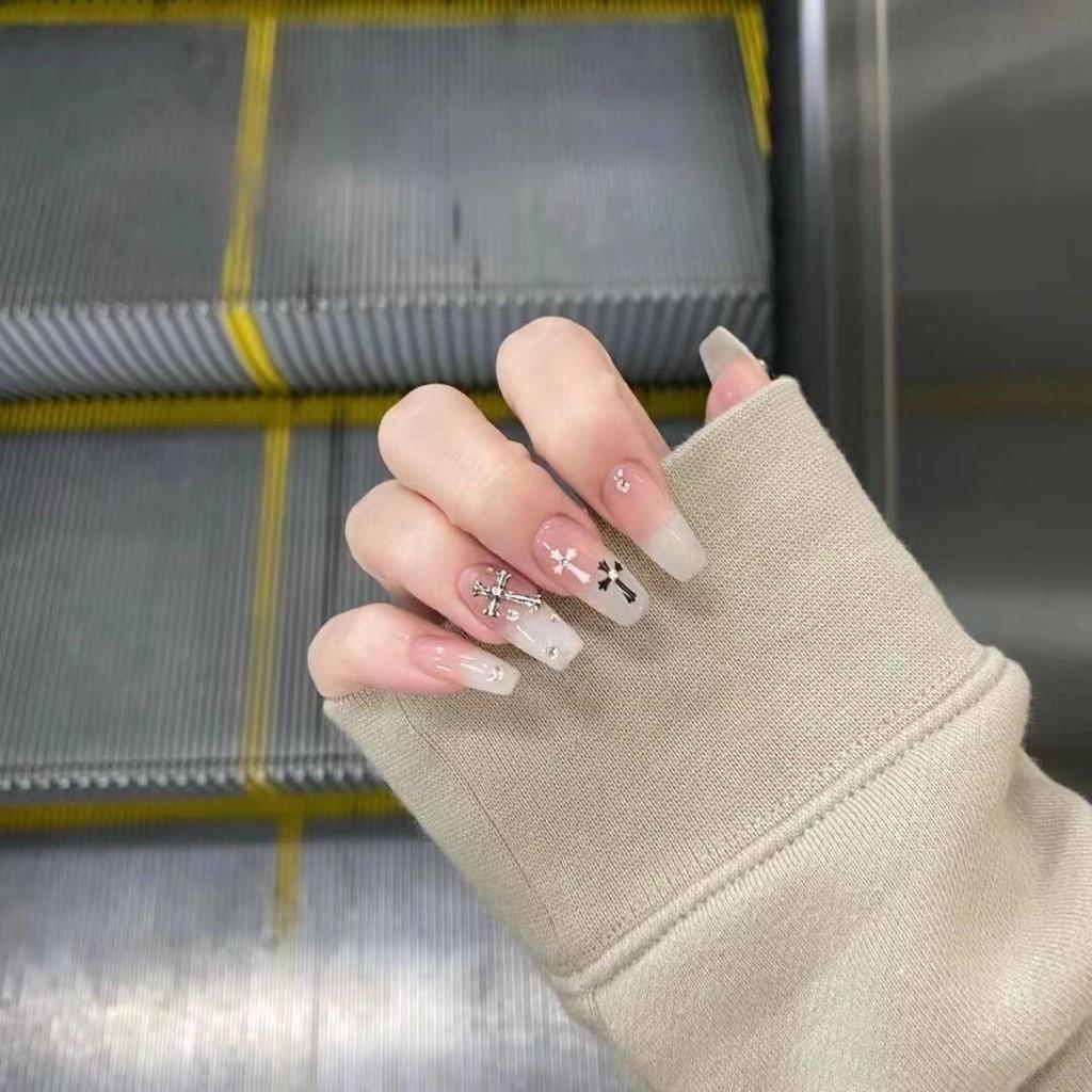 

Белый Прозрачный Лед Черный и Белый Крест Длинный Сладкий Крутой Ношение Красота Ногтей L