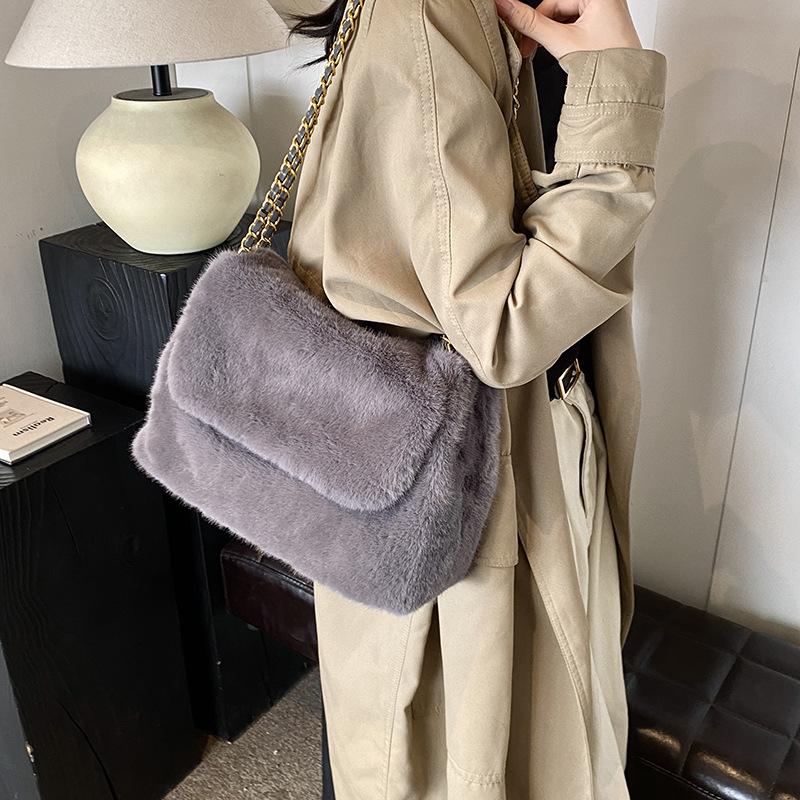 2025 Autumn and Winter New Fashionable Versatile Chain Bag Niche Design Plush Bag Large Capacity Underarm Bag Fluffy Bag