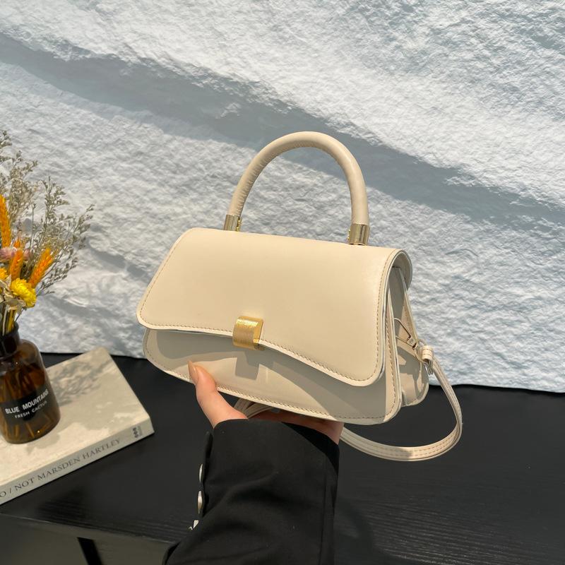 Women's Bag 2025 New Fashion Commuter Bag Versatile Shoulder Messenger Bag High-end Baguette Bag Niche Small Square Bag Women