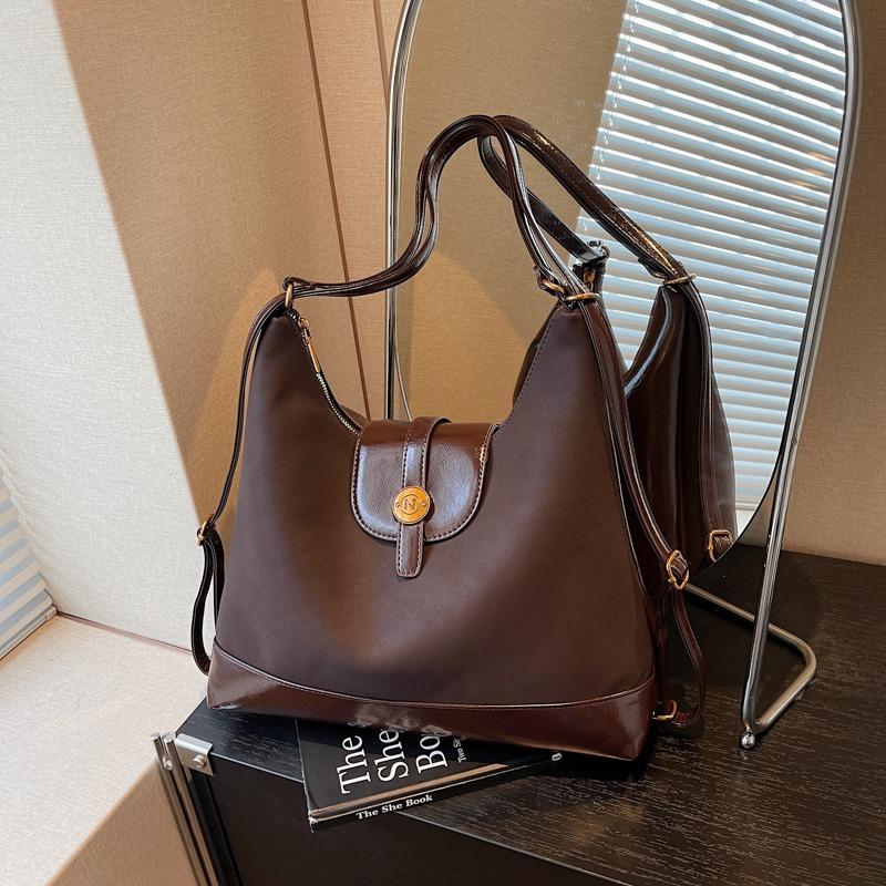 Retro Commuter Tote Bag Women's Large Capacity Autumn and Winter New Niche Design Shoulder Bag Backpack