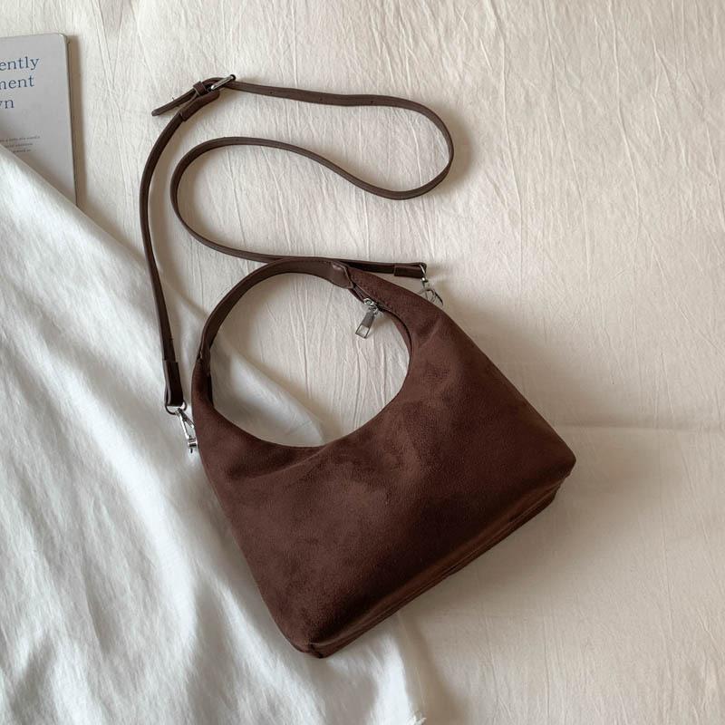 

Korean version of large-capacity small square bag 2025 new autumn fashion retro shoulder bag high value simple commuter bag