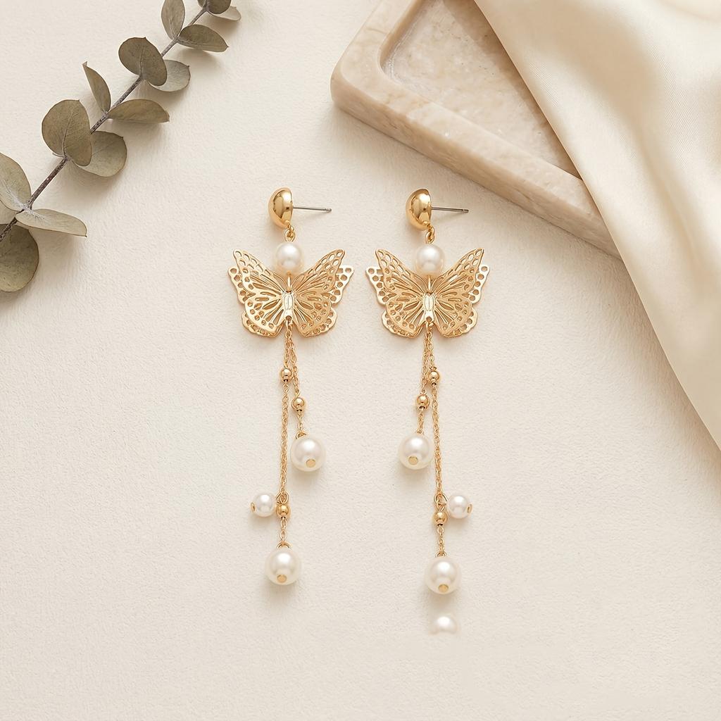 New Spring/Summer Exquisite and Elegant Women's Earrings with Dynamic Gold Butterfly and Heart-Shaped Pendant, Long Tassel Design, Suitable for