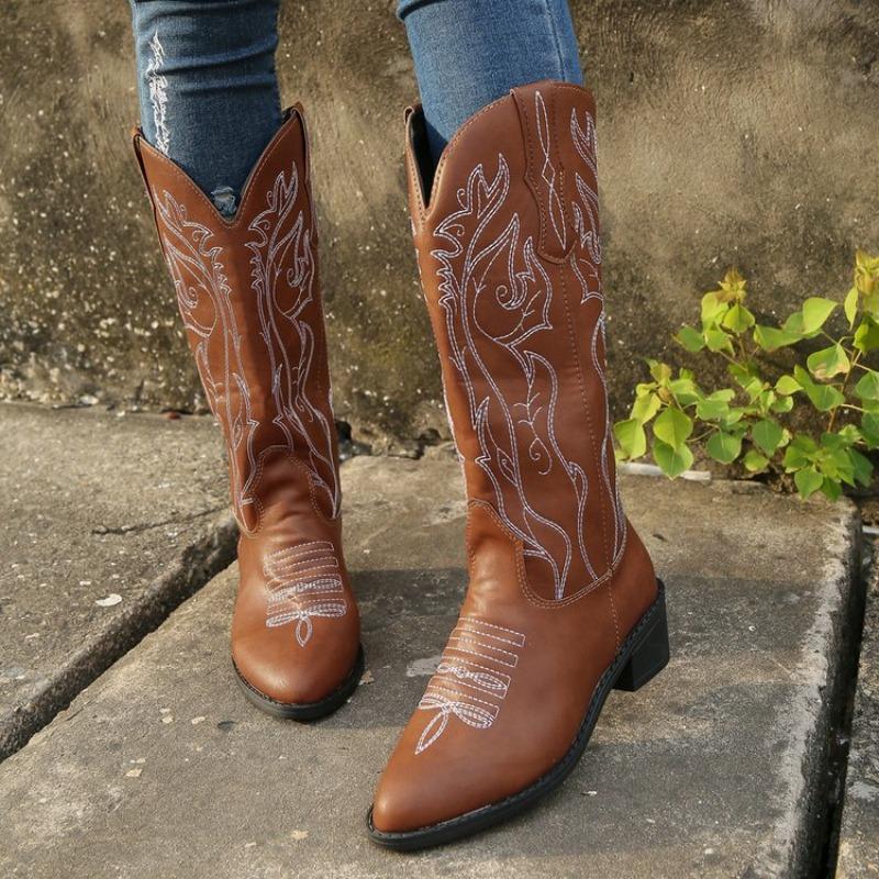 Western cowboy boots, women's high-end embroidery, grassland travel, thick heel, height increasing knight boots