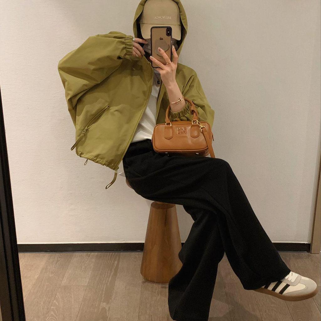 Women's 2025 Autumn College-Style Hooded Trench Coat: Loose, Casual, Windproof, and Cold-Proof.