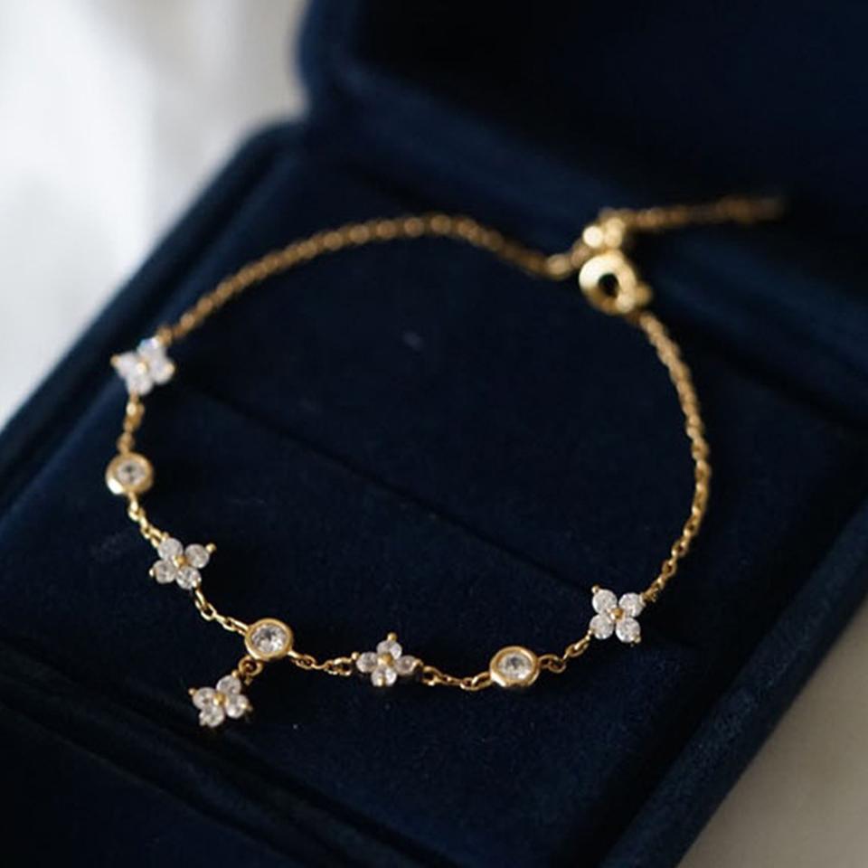 ZAKOL Shiny Zircon Inlaid Four-leaf Flowers Chain Bracelet for Women Niche Simple Desgin Stacked Bracelets Party Accessories