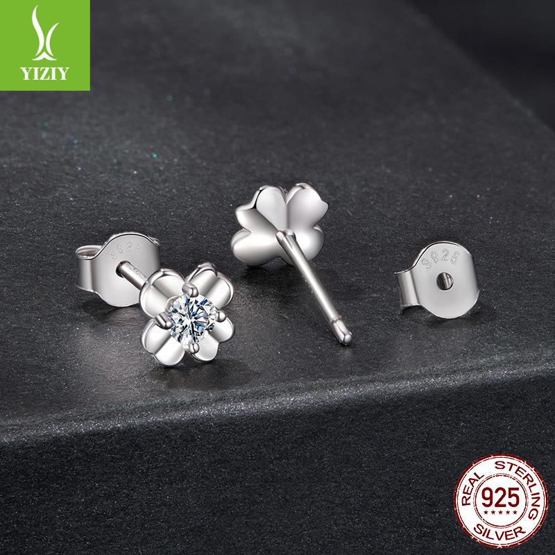 Small Fresh Four-Leaf Clover Moissanite Stud Earrings D Color Simple S925 Sterling Silver Mozzarella Diamond Stud Earrings