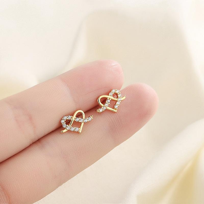 S925 Silver Diamond Stud Earrings For Women Minimalist Heart Shaped Elegant Niche Light Luxury Temperament Jewelry