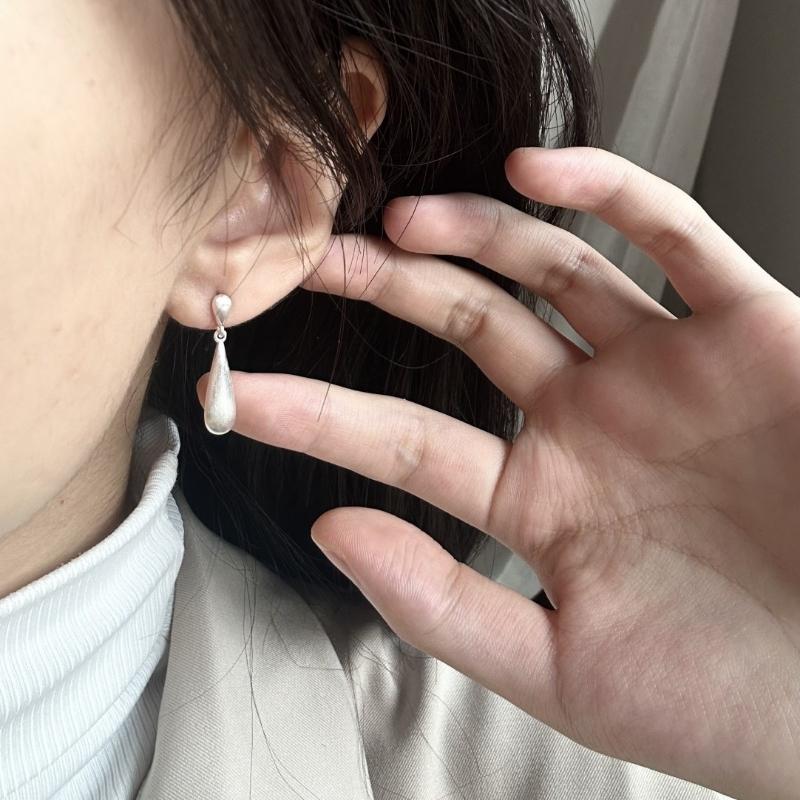 Fashionable Brushed Water Droplet Pendant Earrings, Niche Retro and Cool Temperament, Versatile and Compact Daily Earrings for Women