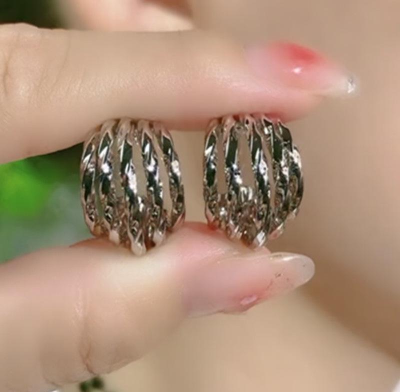 

Gold-Plated Multi-layer C-Shaped Hollow Ear Studs: Personalized, Fashionable, Exquisite Earrings for Women