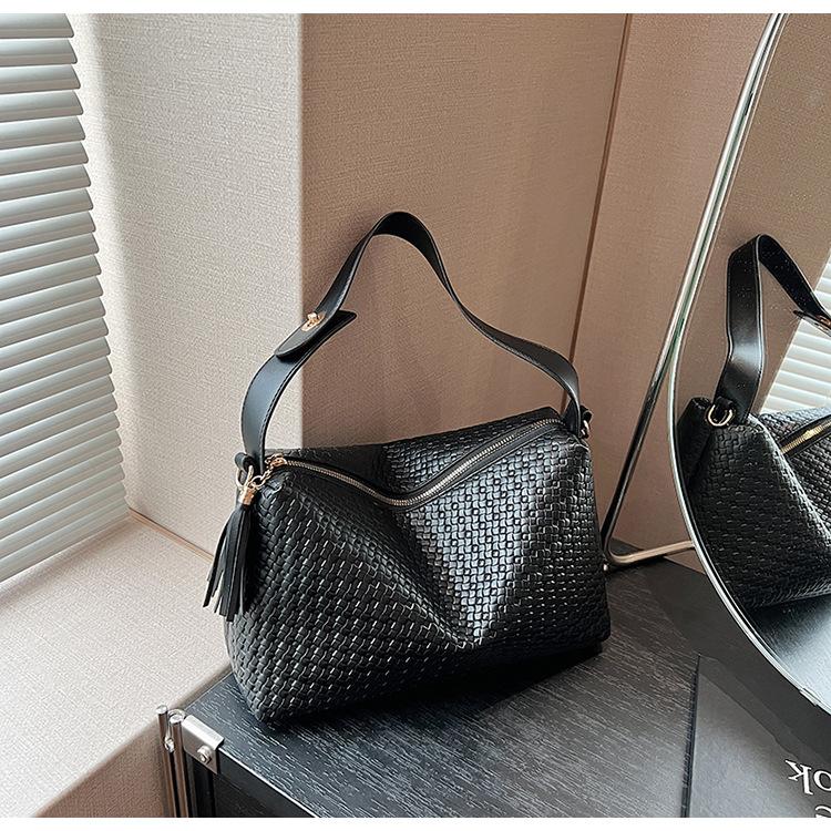 

Жіноча сумка Новинка 2024 р. Повсякденна приміська жіноча сумка великої місткості Універсальна іноземна сумка через плече Сумка-подушка чорний