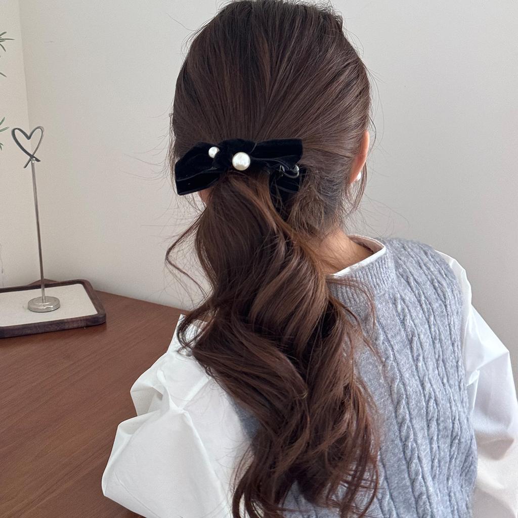 French Retro Velvet Pearl Bow Banana Clip Autumn and Winter Elegant and Stylish Hair Accessory