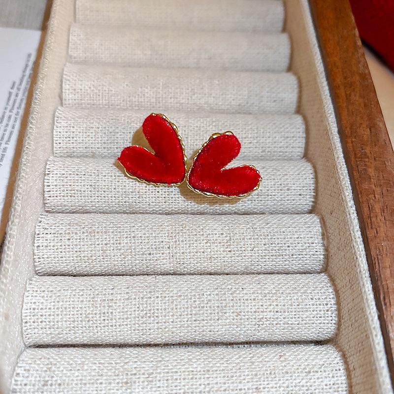 Red Mini Strawberry Earrings for Women New 2024 Explosive Delicate Small High-grade Minority Stud Earring Dainty Zircon Gift