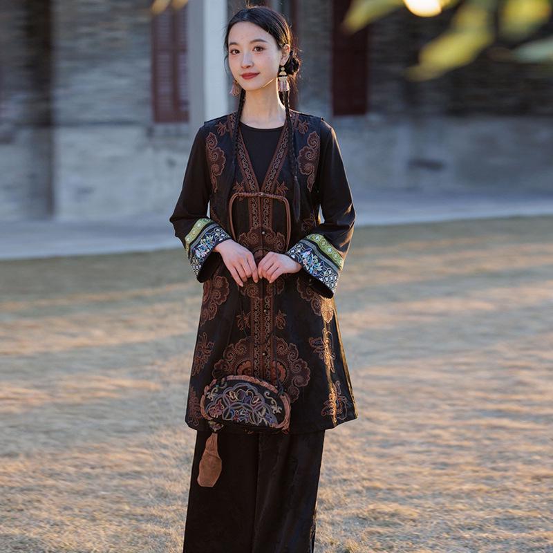 

2025 Ethnic Mid-Length Embroidered Sleeveless Cardigan 3XL