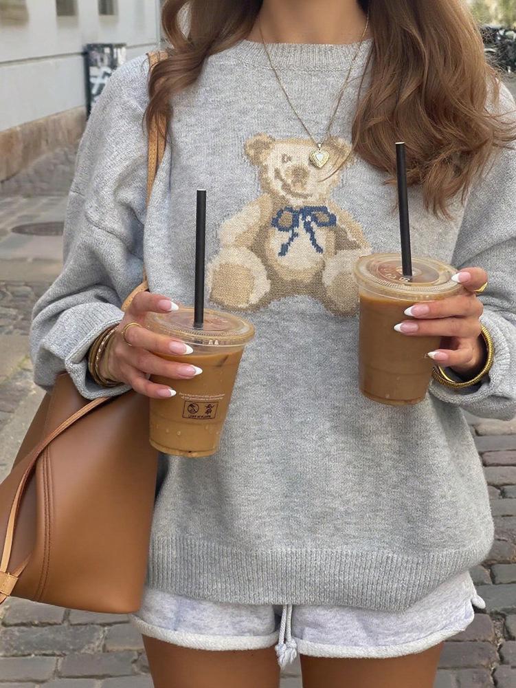 2025 Autumn/Winter Women's Casual Little Bear Sweater with Drop Shoulders and Long Sleeves.