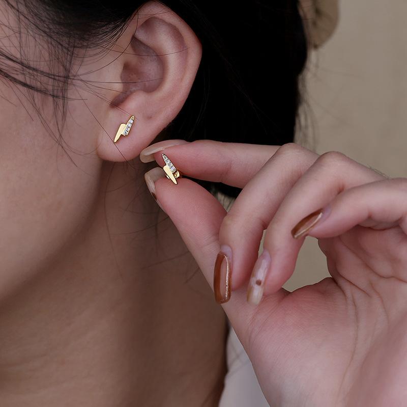 Small Earrings To Raise The Ear Female Personality Simple Cold Wind Earrings Advanced Sense of Jewelry Temperament Sweet Girl Cute Cat Earrings