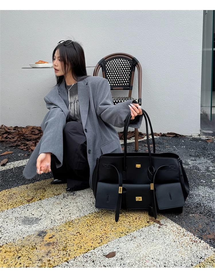 Large Kelly Cowhide Crossbody & Shoulder Bag - Fashionable Underarm Platinum Handbag with Spacious Capacity