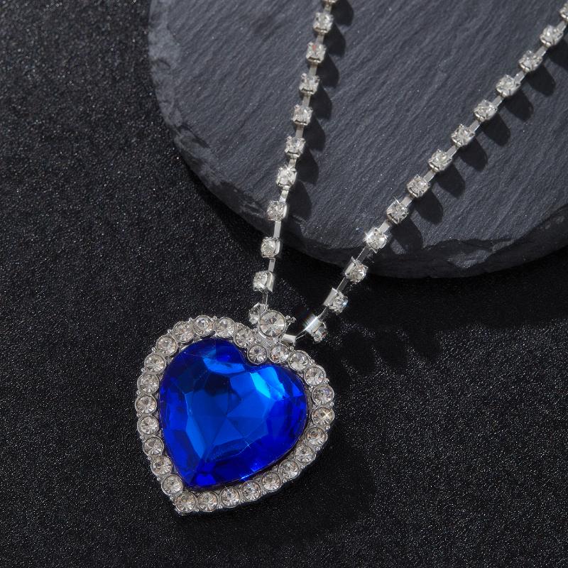 Elegant heart shaped synthetic zirconia pendant necklace sparkling jewelry accessories for parties banquets suitable giftGood product