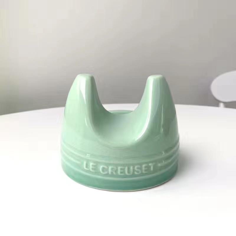 

Стильний Колір LE CREUSET Підставка для Кришок Каструль Тримач для Ложок Кухонне Зберігання Керамічна Підставка Тримач для Каструль Без Потрібного Свердління Кухонний Органайзер