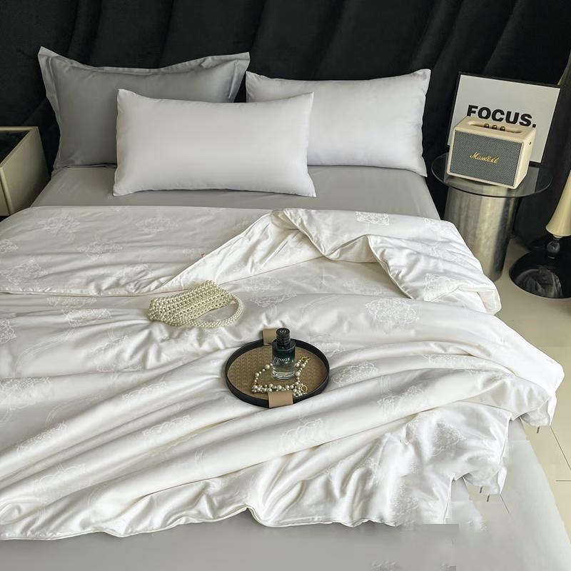 

Lightweight Polyester Summer Quilt