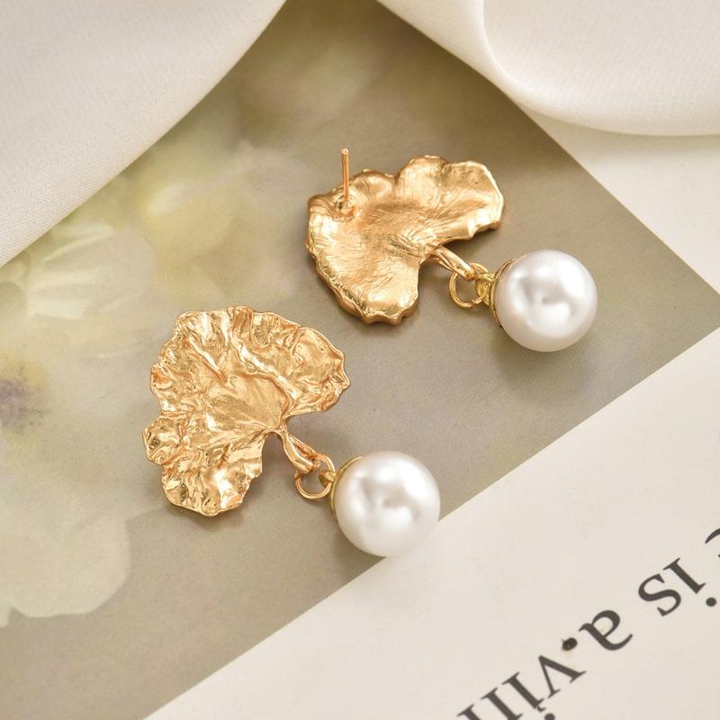 Imitation pearl earrings retro fashion earrings light luxury high-end women's niche asymmetric stud earrings