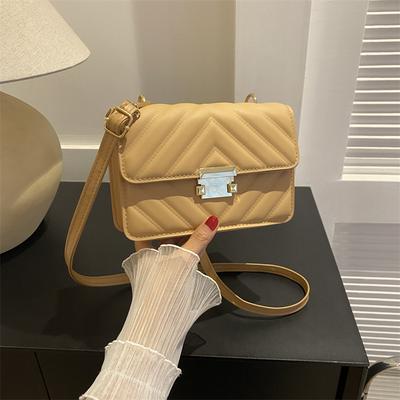 Early Autumn Indentation 2025 New Lock Fashion Casual Rhombus Solid Color One Shoulder Crossbody Chain Small Square Bag