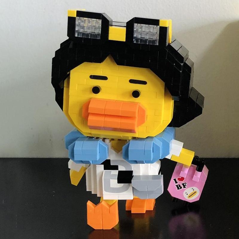 LOZ 9268 Animal World Yellow Duck Doll Trip Suitcase Glasses Model Mini Diamond Blocks Bricks Building Toy for Children No Box