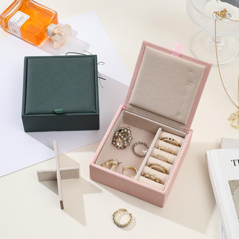 Portable Multi-functional Jewelry Box, Ring, Stud Earrings, Earrings, Storage Box, Flip Cover, Travel Exquisite PU Trinket Box.