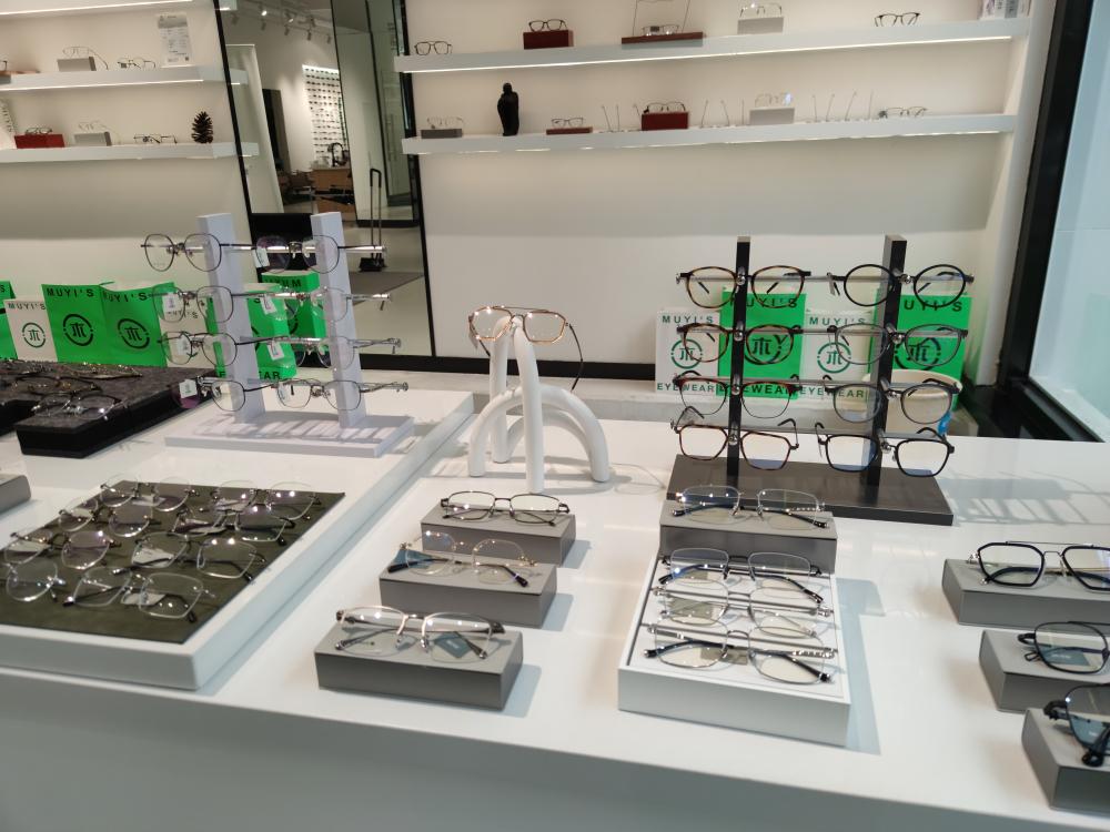 Wooden Double-Row Sunglasses Display Stand for Wayfarer Glasses