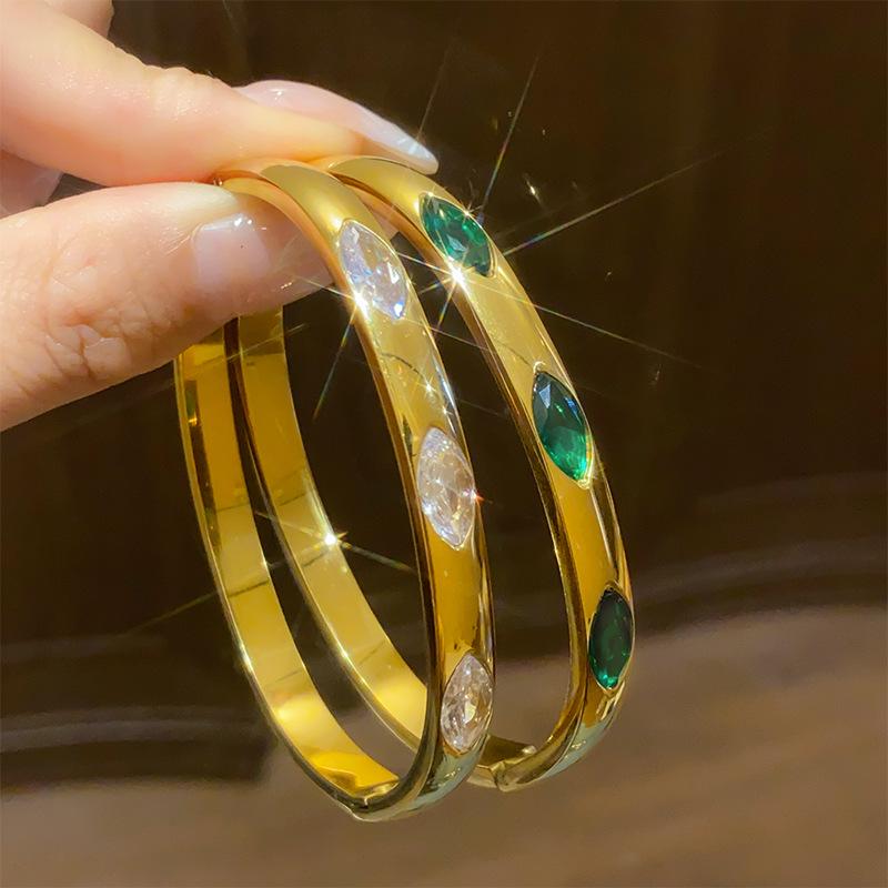 18K Gold Plated Zircon Oval Textured Bangle - Luxury High-End Bracelet for Fashion and Commuting