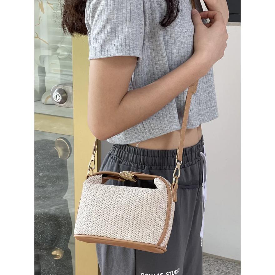 Versatile Straw Woven Crossbody Bags Casual Bucket Shoulder Bags Fashion Contrast Color Handbags Vacation Beach Bags for Women