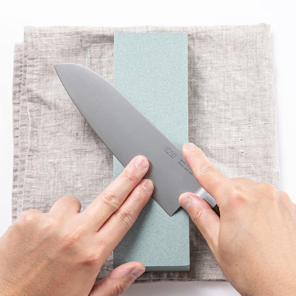 Kai Corporation KAI Professional Grade Coarse Sharpening Stone #220, Made in Japan AP0323