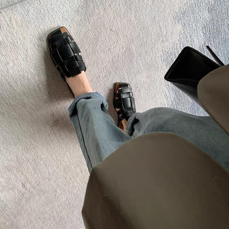 A little comfortable to wear in the summer of 2025, beach flat bottom versatile bag head woven lazy Muller cool slippers women's shoes