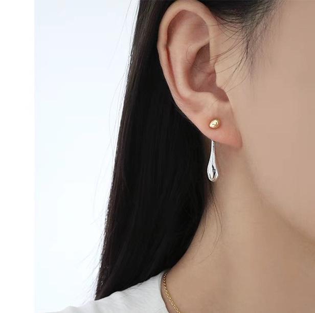 Minimalistische Gold- und Silber-Wassertropfen-Ohrringe – Modische, einzigartige und elegante Ohrstecker und Clips.