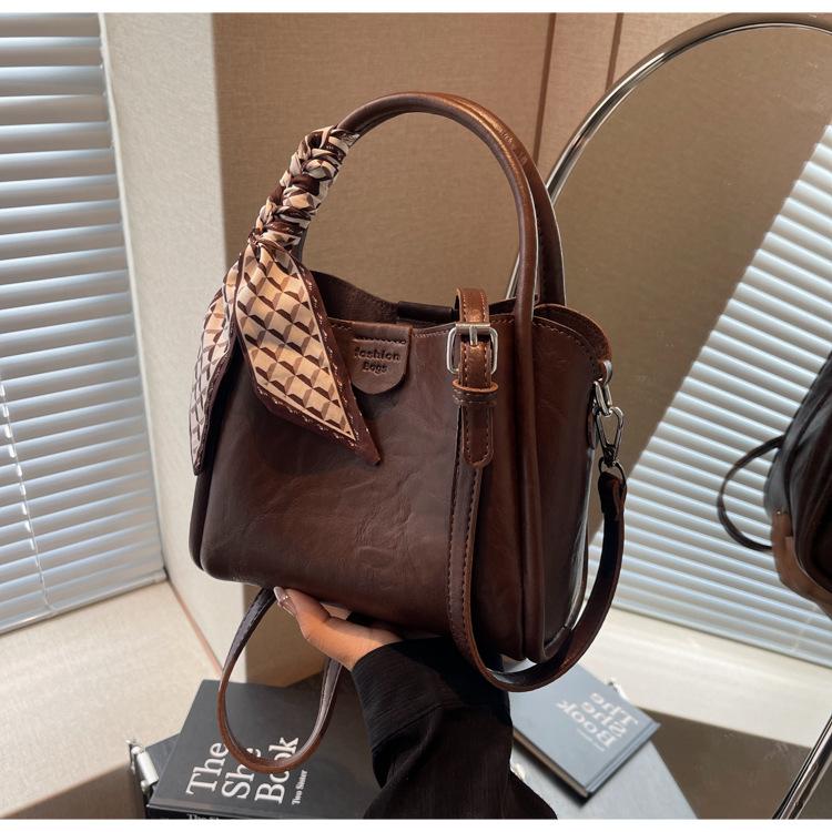 

Bag Women s Bucket Bag Retro Niche Design One Shoulder Crossbody Portable Work Small Bag темно-коричневого