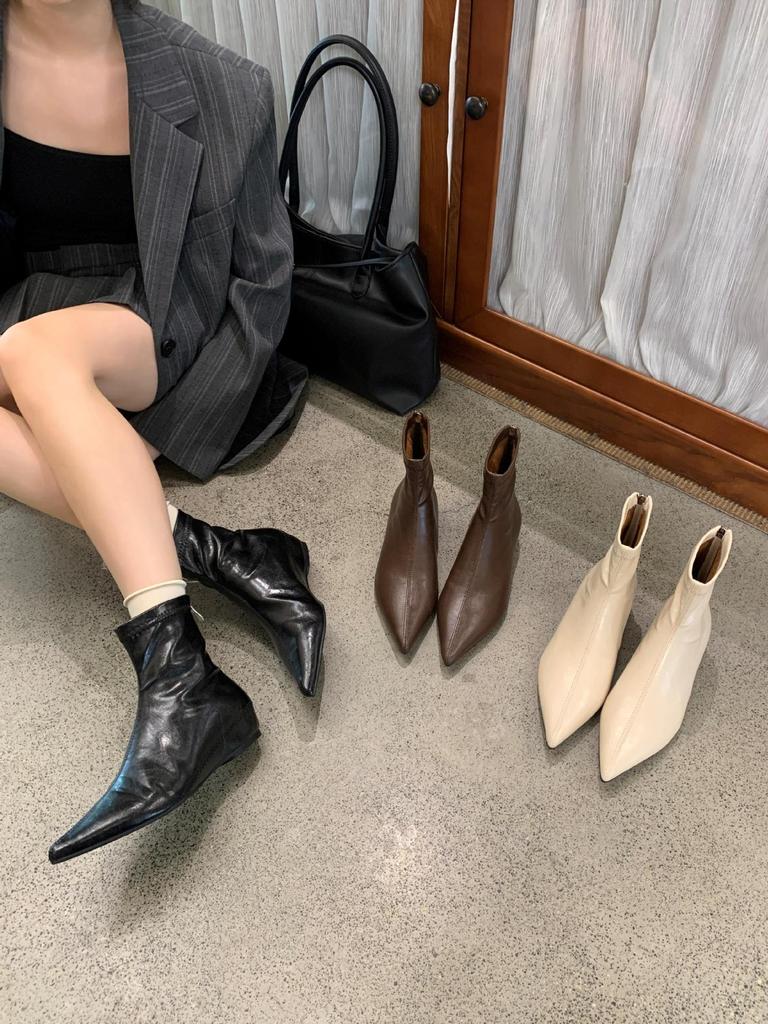 2025 Chaussures fines rétro pointues françaises à élastique talon compensé talon bas design chaussures pour femmes bottines légères pour les trajets quotidiens bottes pour femmes