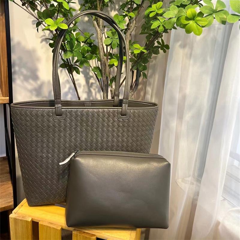 2026 New handwoven bag large capacity leather women's bag soft leather shoulder handbag women's bag