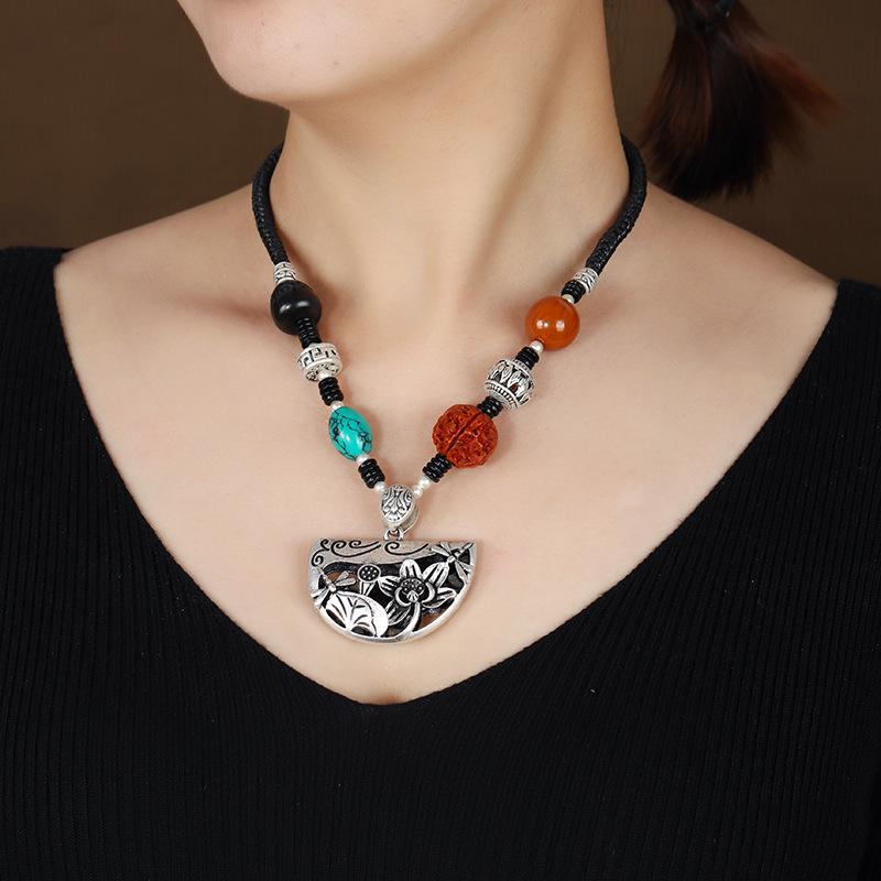 Retro imitation silver jewelry short collarbone chain women's Tibetan silver beeswax necklace sweater chain cotton and linen accessories pendant