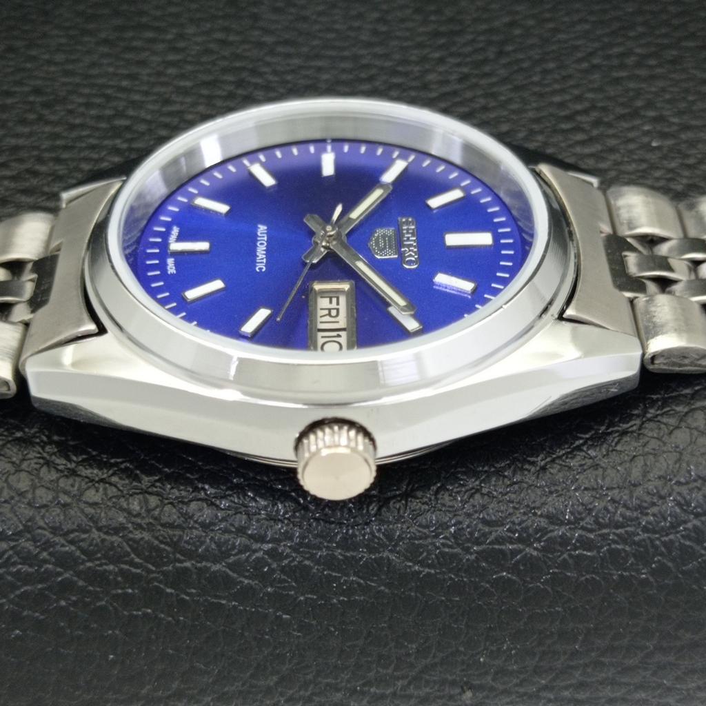 VINTAGE SEIKO 5 AUTOMATIC REFURBISHED JAPAN MENS BLUE COLOR DIAL WATCH a440637-9 Sk-a440637-1
