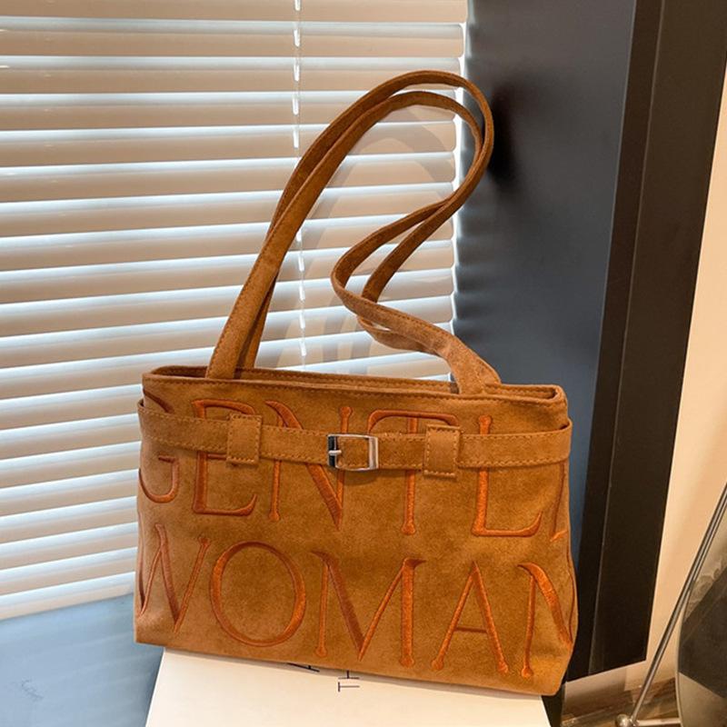 

2025 новая тканевая сумка с вышитыми буквами и нитками на плечо, нишевый дизайн, модная повседневная простая переносная сумка через плечо подмышкой коричневый