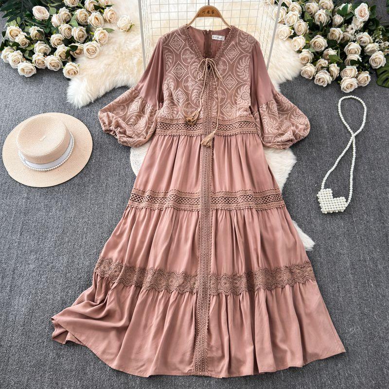 

Винтажное летнее платье в придворном стиле с кружевной вышивкой Pink Curry One size