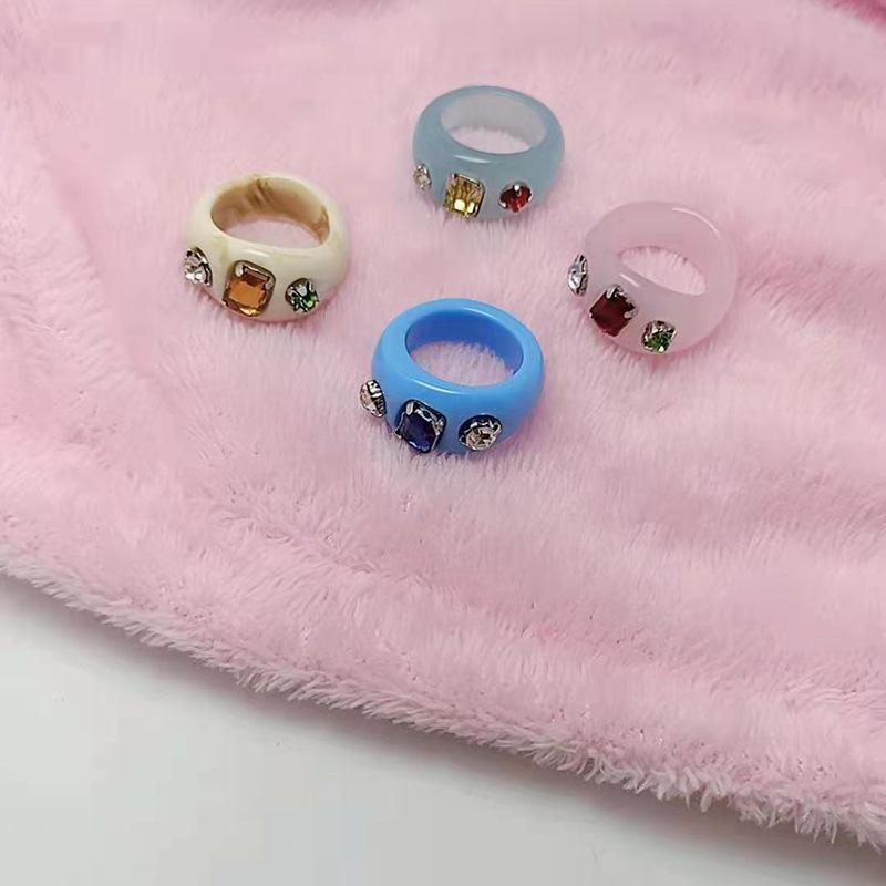Cute Retro Rhinestone Resin Acrylic Jelly Ring for Women - Personality Finger Jewelry