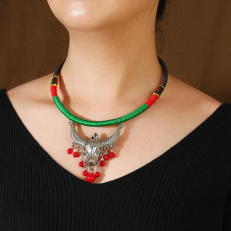 A few retro collars Miao short tassel neck chain woven Tibetan silver collarbone necklace women's performance accessories