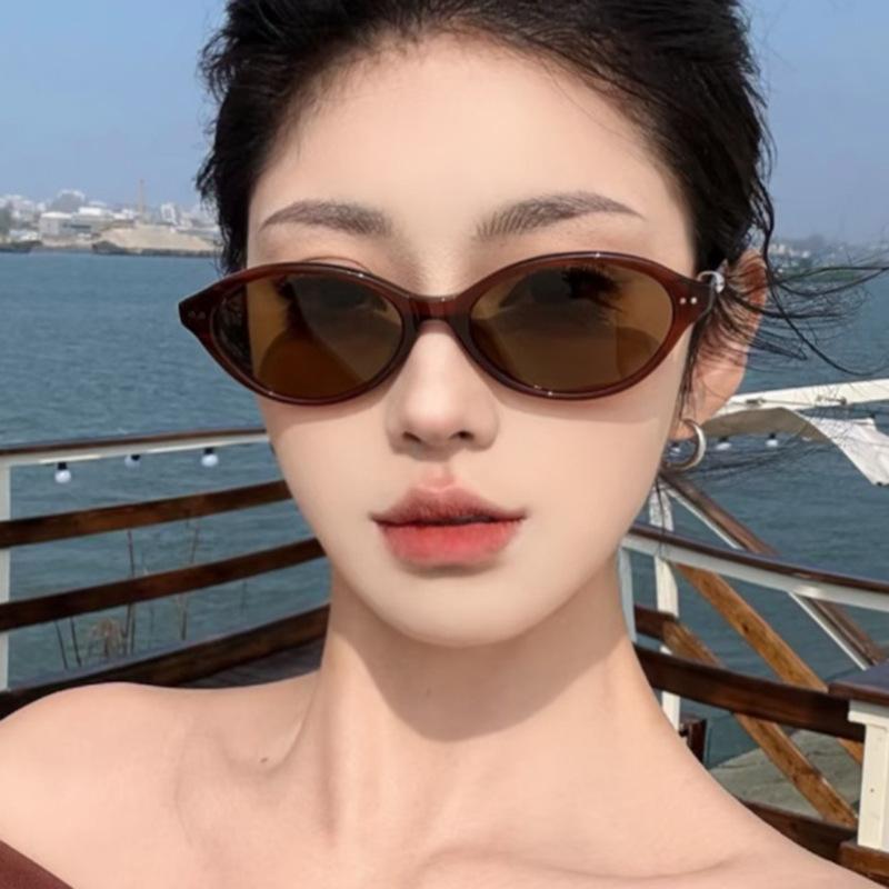 Trendy Small Oval Sunglasses for Women Men Fashionable Party Beach Travel Show Accessories Shades Glasses