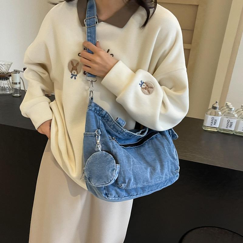 Denim large-capacity tote bag women's 2025 new casual commuter shoulder bag fashionable texture messenger bag