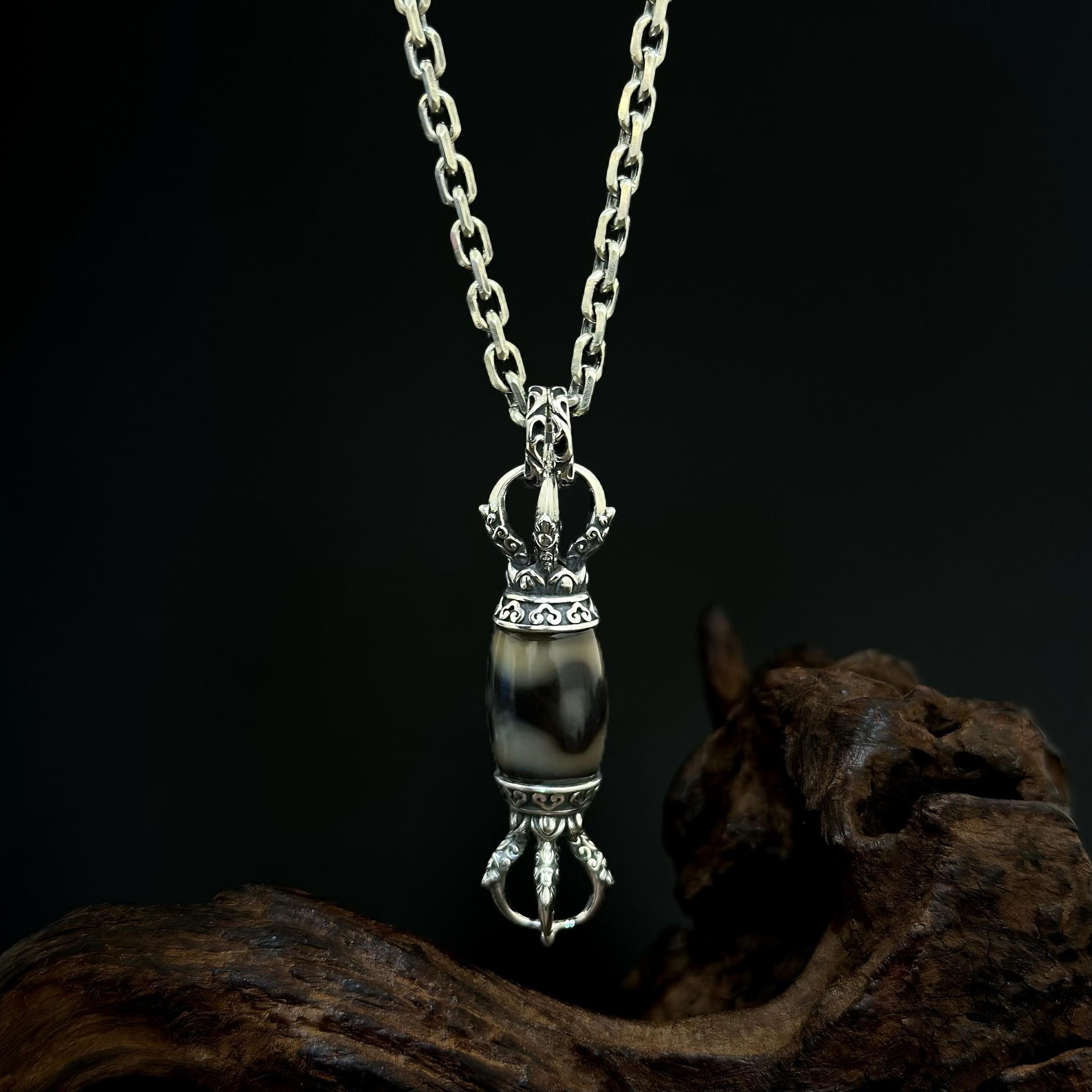 

Tibetan Style S925 Sterling Silver Vajra Dorje Dzi Bead Pendant Necklace with Agate 925 Silver