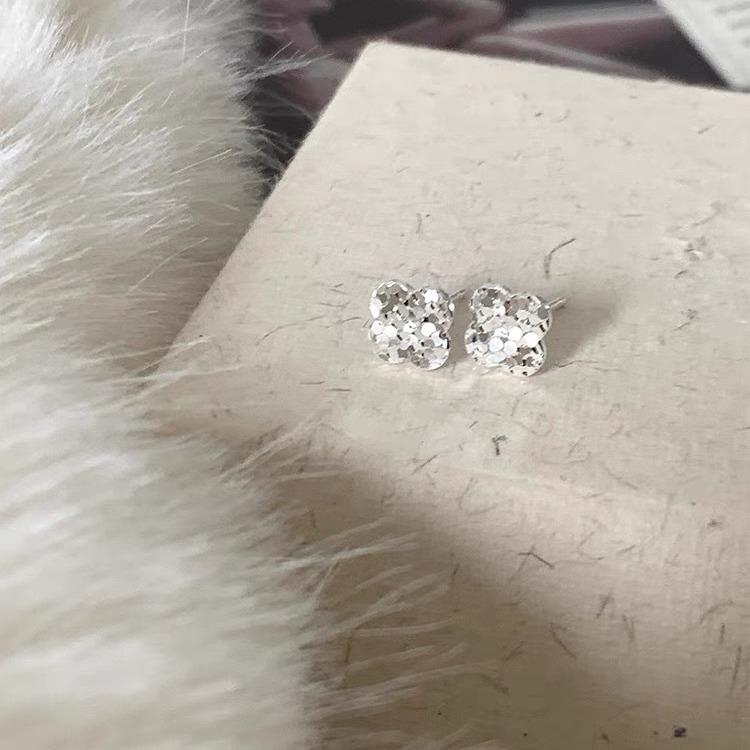 

925 Sterling Silver Four-Leaf Clover Crushed Ice Stud Earrings with Laser Rhombic Pattern 925 Sterling Silver (Pure Silver)