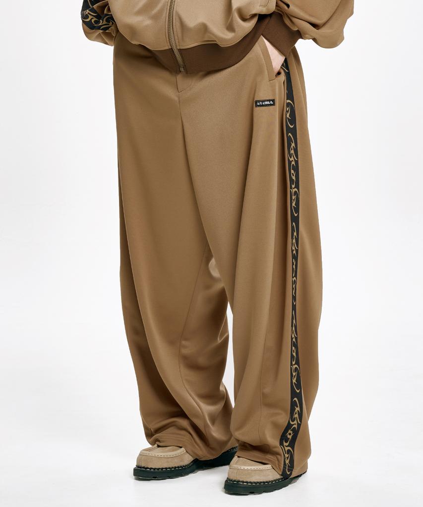 AJOBYAJO One Tuck Track Pants [Mocha]
