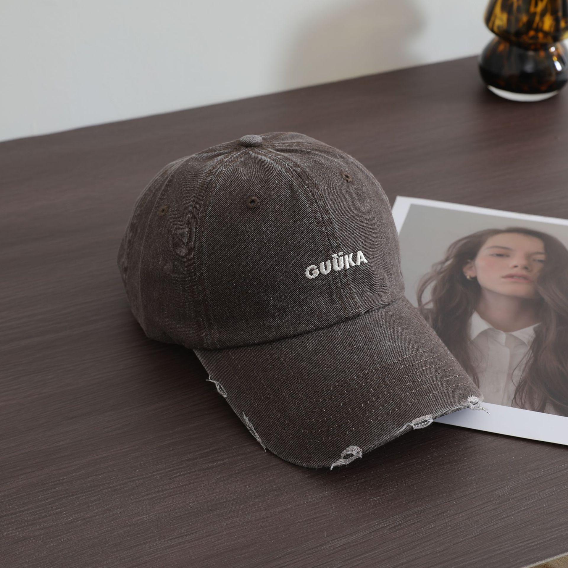 

Уличный американский ретро маленькая буква вышитая бейсболка украшение личность уличный тренд хип-хоп шоу лицо маленький большой окружность головы M（56-58cm） темно-коричневого