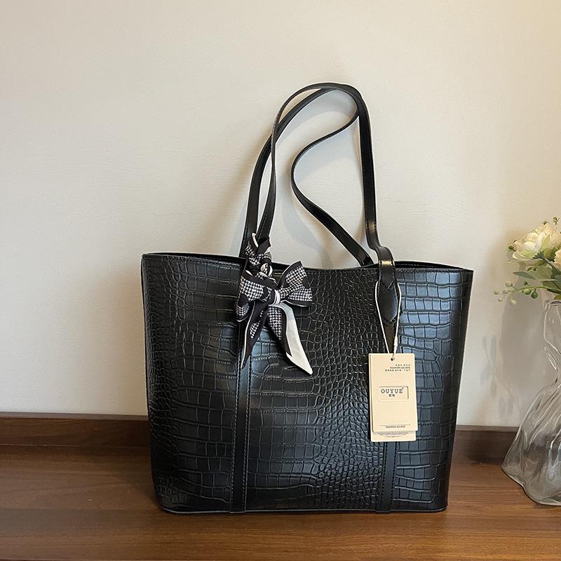 

Стильная и простая ретро сумка подмышку женская новая портативная сумка на плечо большой вместимости студенческая сумка-тоут для поездок на работу чёрный